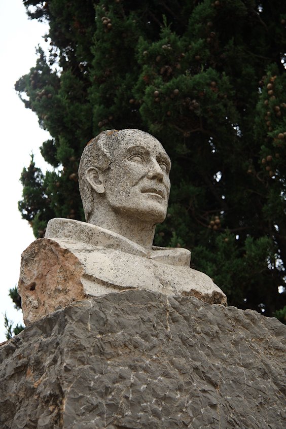 Francis Palau Statue